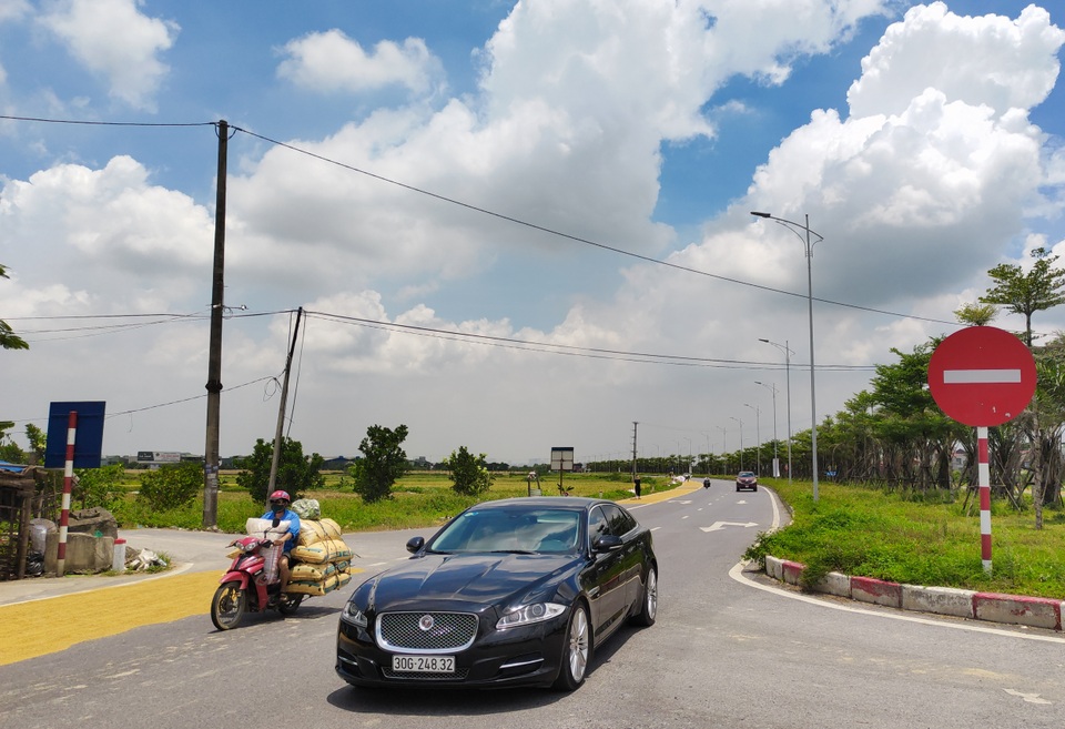 Hà Nội: Đến hẹn lại tới mùa... nông dân dựng lán, chiếm đường phơi thóc - 1 Hà Nội: Đến hẹn lại tới mùa... nông dân dựng lán, chiếm đường phơi thóc - 1