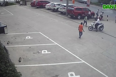 Hai tên cướp tấn công người dân để tẩu thoát