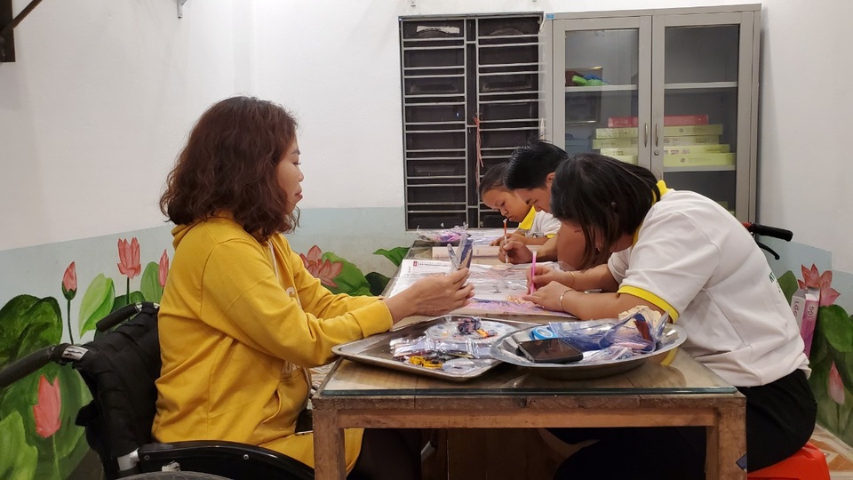 Chuyện về nữ chủ nhiệm hợp tác xã của những người khuyết tật - 1 Chuyện về nữ chủ nhiệm hợp tác xã của những người khuyết tật - 1