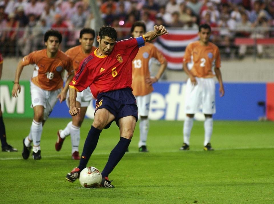 Top 10 hậu vệ bóng đá ghi bàn nhiều nhất mọi thời đại - 8