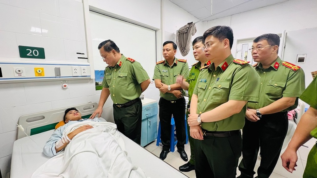 Vụ cháy chung cư mini 56 người tử vong: 5 cán bộ công an bị thương - 1 Vụ cháy chung cư mini 56 người tử vong: 5 cán bộ công an bị thương - 1