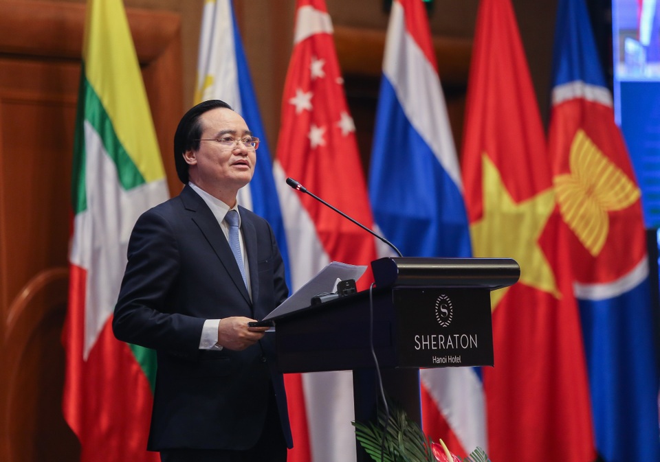Bộ trưởng Phùng Xuân Nhạ: Năng lực số không thể thiếu với mỗi học sinh - 1 Bộ trưởng Phùng Xuân Nhạ: Năng lực số không thể thiếu với mỗi học sinh - 1