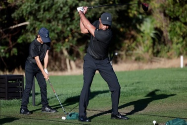 Cha con Tiger Woods tích cực tập luyện trước PNC Championship