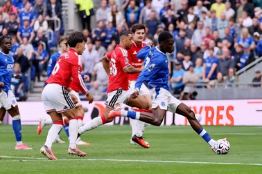 Man Utd đánh rơi chiến thắng trước Everton ở phút cuối