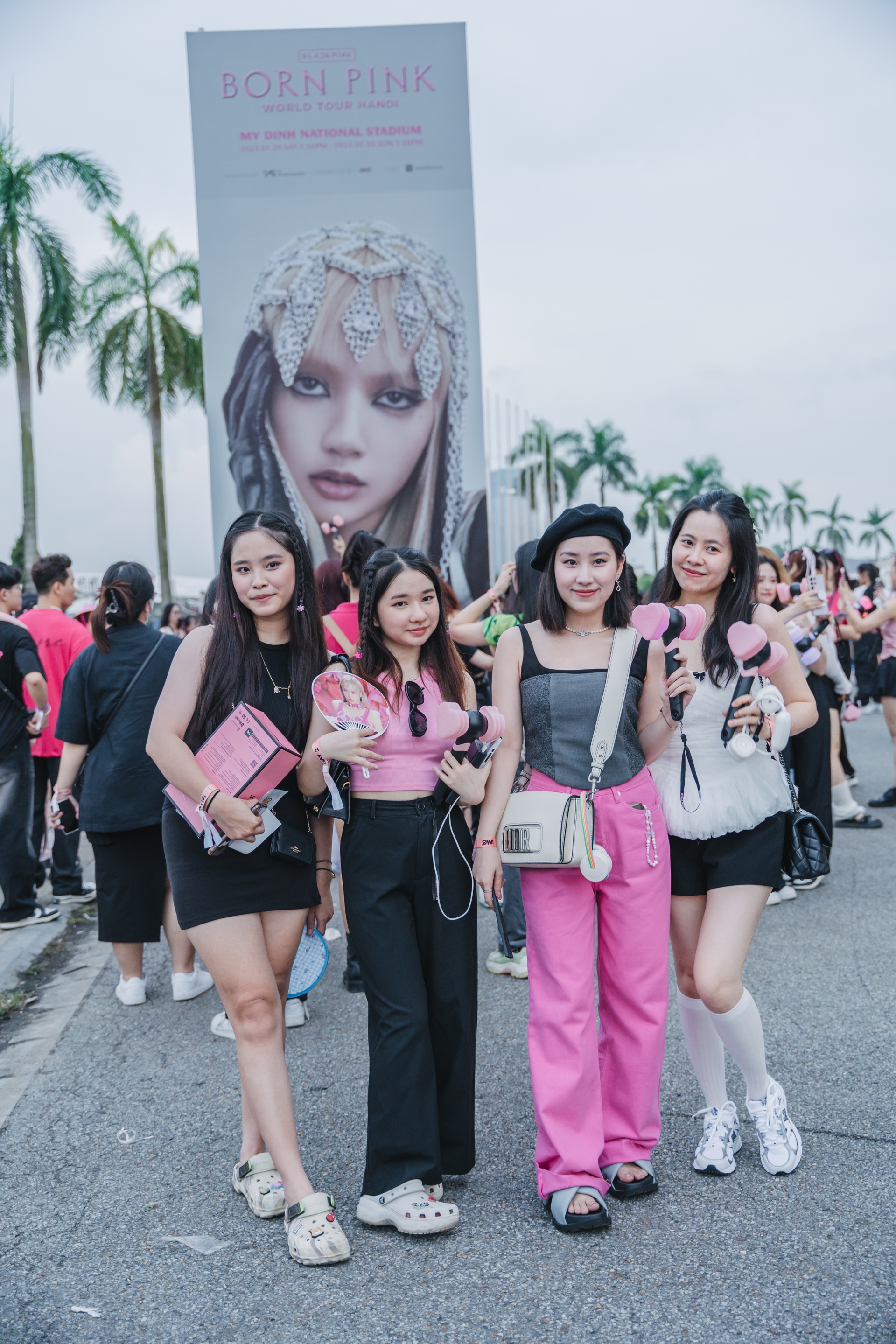 Giới trẻ Việt biến show Blackpink thành sàn diễn thời trang sành điệu - 3 Giới trẻ Việt biến show Blackpink thành sàn diễn thời trang sành điệu - 3