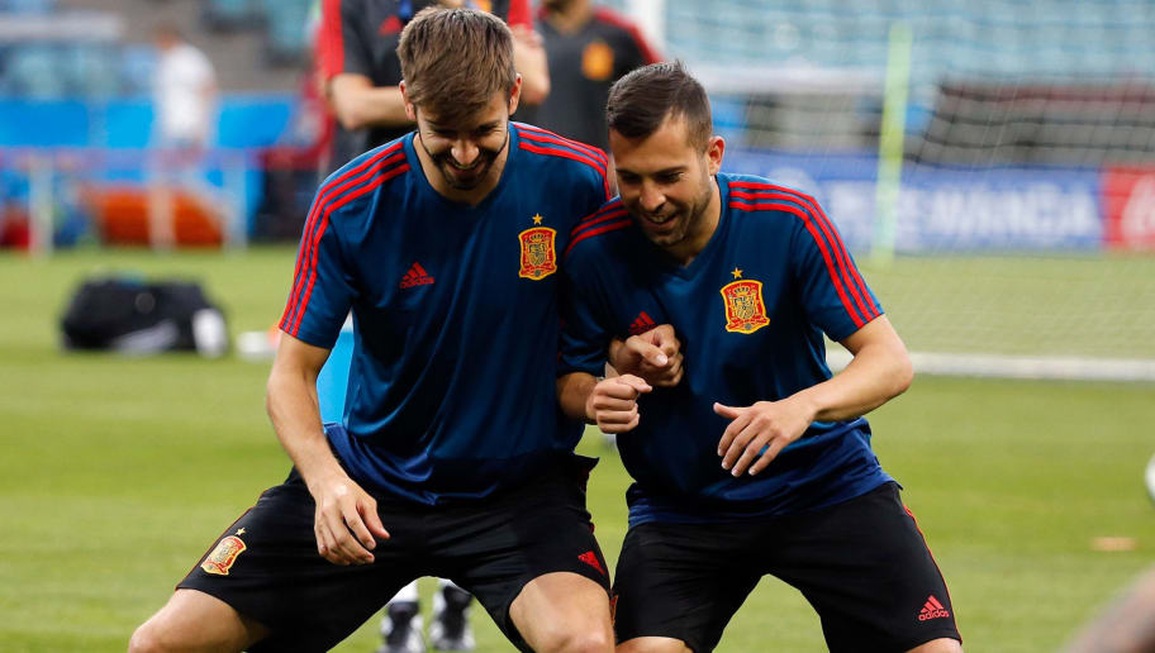 Chia tay Shakira, Gerard Piqué tránh mặt không dự đám cưới đồng đội - 1 Chia tay Shakira, Gerard Piqué tránh mặt không dự đám cưới đồng đội - 1