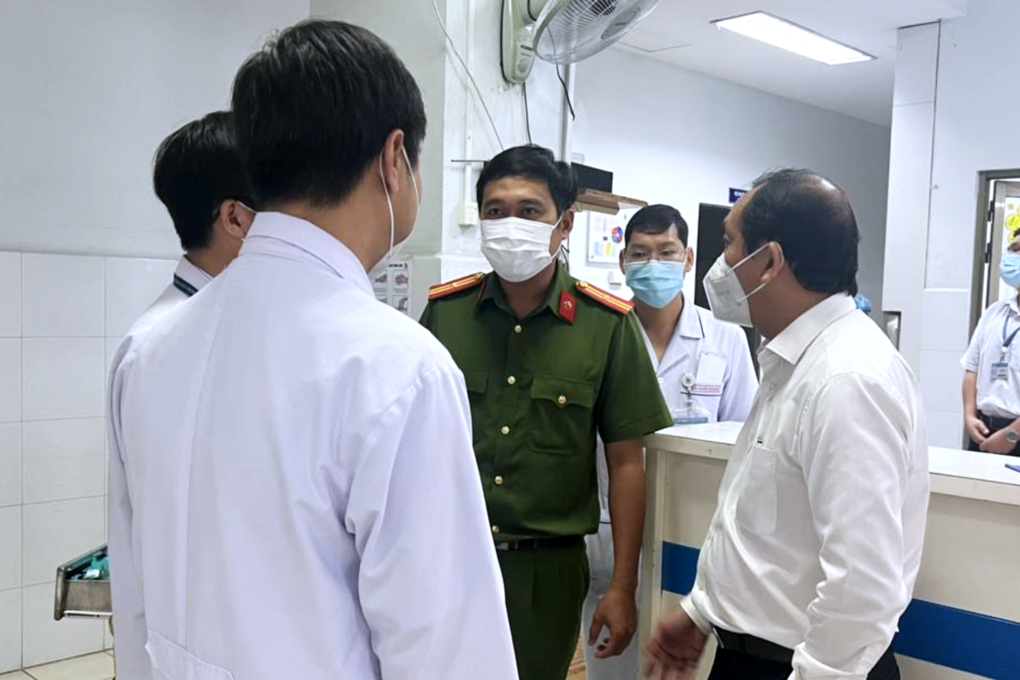 Giám đốc Sở Y tế TPHCM: Tăng cường bảo vệ an toàn cho nhân viên y tế - 2 Giám đốc Sở Y tế TPHCM: Tăng cường bảo vệ an toàn cho nhân viên y tế - 2