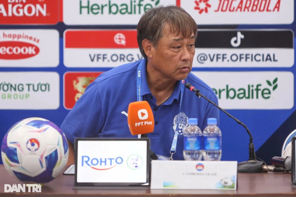 HLV Campuchia: Chúng tôi chơi không hề tệ trước tuyển Việt Nam - 2 HLV Campuchia: Chúng tôi chơi không hề tệ trước tuyển Việt Nam - 2
