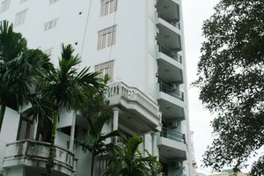 Nữ cán bộ cục thuế nhảy lầu tự tử