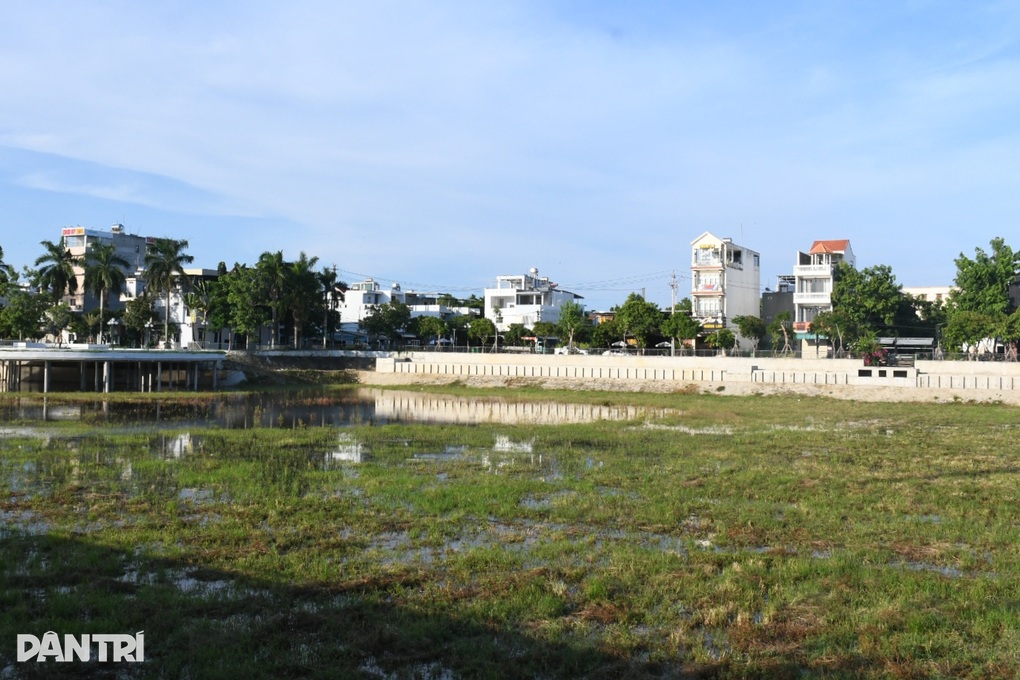 Hồ chứa nước tạo cảnh quan nhưng… thiếu nước - 2