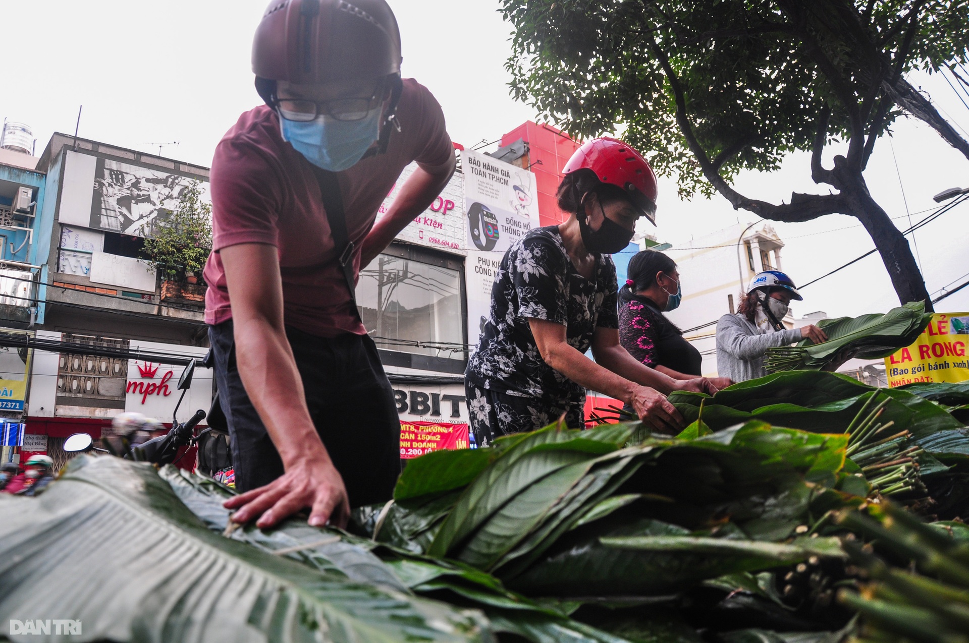 Chợ lá dong lâu đời nhất Sài Gòn tấp nập ngày giáp Tết - 1