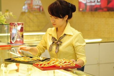 Vàng tăng giá mạnh nhất trong vòng 2 tháng