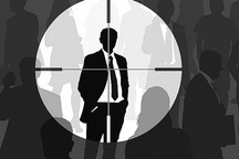 Nên chọn việc đúng chuyên môn hay lương cao?