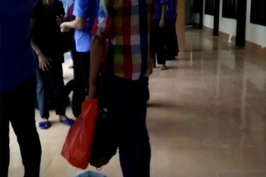 Gia đình bị hại "ặn vạ" tại Viện kiểm sát tỉnh Ninh Bình