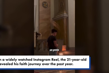 "Chàng trai đẹp nhất Italy" từ bỏ sự nghiệp người mẫu để làm thầy tu