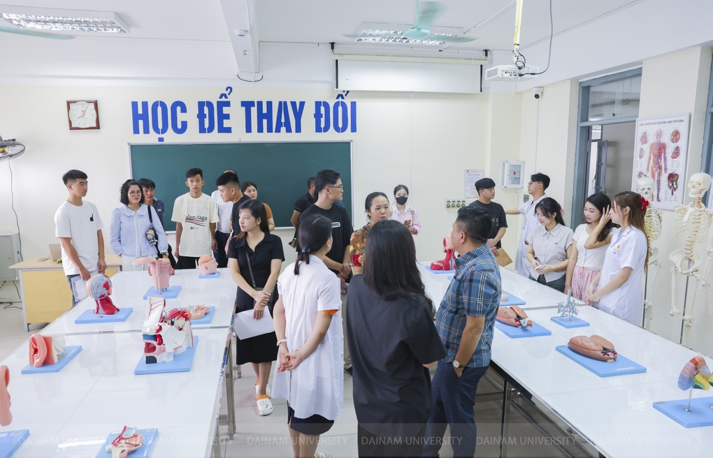 Đại học Đại Nam đón 6.000 tân sinh viên, tiếp tục nhận hồ sơ nhiều ngành học - 6 Đại học Đại Nam đón 6.000 tân sinh viên, tiếp tục nhận hồ sơ nhiều ngành học - 6