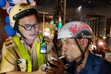 Chiêu trò của dân nhậu ở TPHCM đối phó CSGT khi bị kiểm tra nồng độ cồn