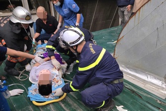 Bé trai 11 tuổi rơi từ tầng cao chung cư ở Hà Nội xuống mái siêu thị