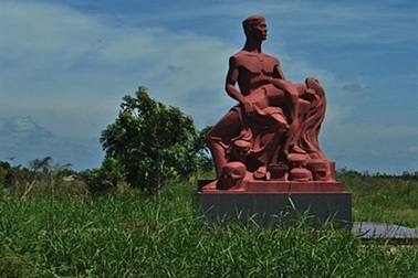 Xương trắng còn vùi dưới đất đen