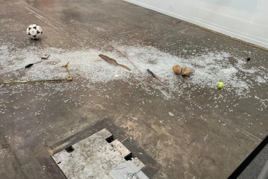 Công chúng "sốc" khi tấm bảng trắng giá 2 tỷ đồng, trái chuối giá 9 tỷ đồng