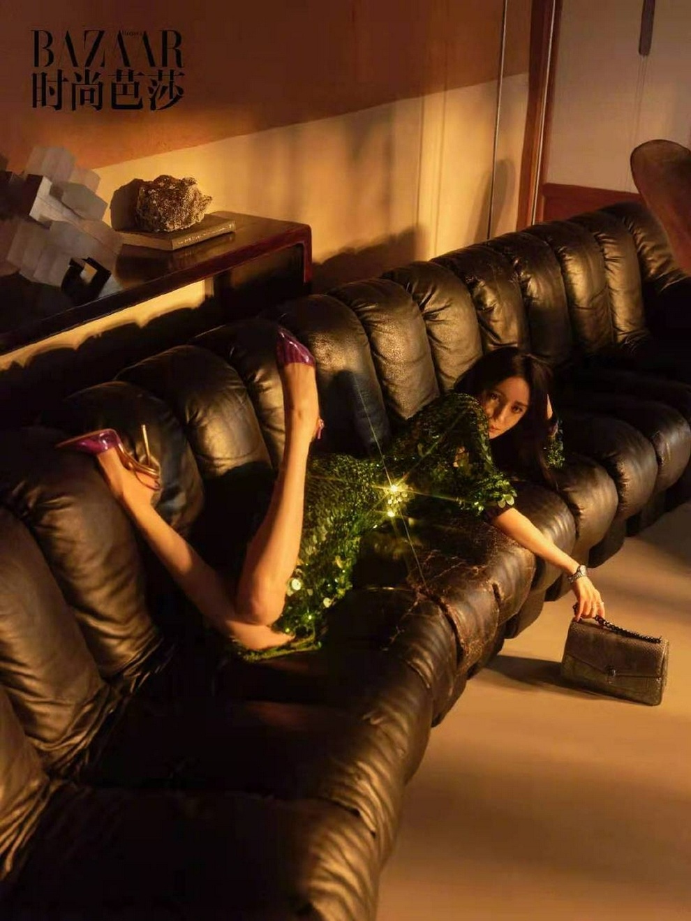 Dương Mịch chụp hình khoe đôi chân cực phẩm - 5