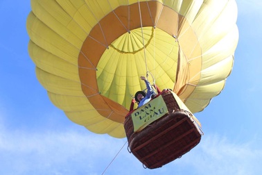 Màn ra mắt sách "trên trời" gây chú ý ở Huế