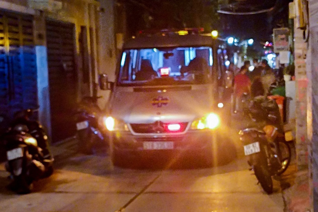 Tá hỏa khi phát hiện thi thể bạn treo lơ lửng trong phòng trọ - 1 Tá hỏa khi phát hiện thi thể bạn treo lơ lửng trong phòng trọ - 1