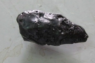 Một nghi can trong đường dây lừa đảo mua bán thiên thạch ra đầu thú