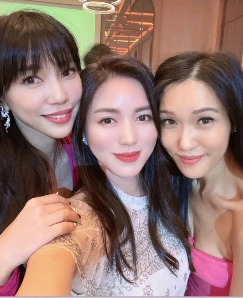 Trung Quốc: Cuộc sống cô độc của nam nghệ sĩ đình đám bị phong sát - 4 Trung Quốc: Cuộc sống cô độc của nam nghệ sĩ đình đám bị phong sát - 4