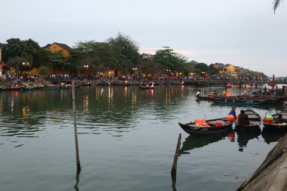 Hội An: Dịch vụ chèo đò cũng vắng khách vì dịch corona - 5 Hội An: Dịch vụ chèo đò cũng vắng khách vì dịch corona - 5