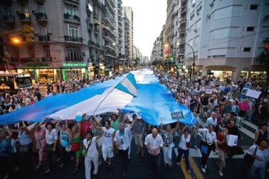 Hàng nghìn người Argentina biểu tình phản đối chính phủ