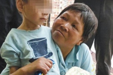 Em bé 3 tuổi sống một mình cùng xác ông suốt 5 ngày