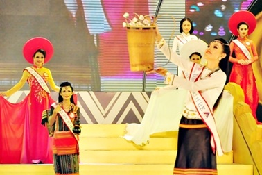 Hương sắc các dân tộc Việt Nam trong trang phục truyền thống