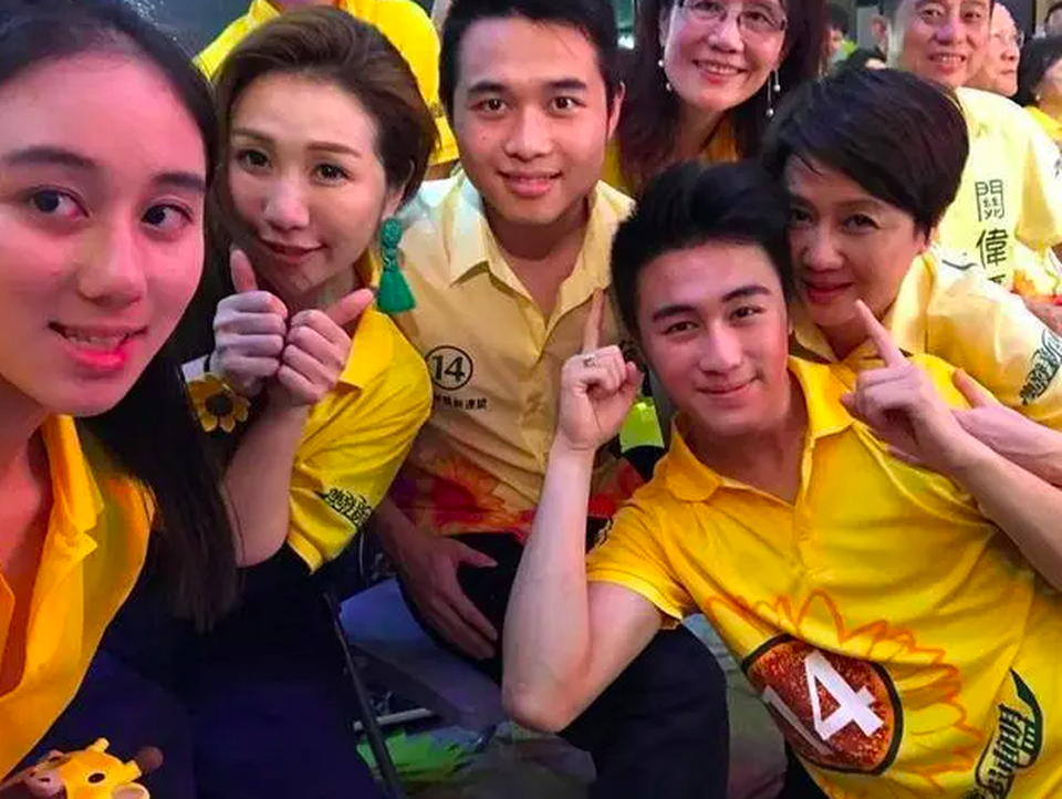 Vợ chồng siêu mẫu Hề Mộng Dao hạnh phúc đi mua sắm - 1 Vợ chồng siêu mẫu Hề Mộng Dao hạnh phúc đi mua sắm - 1