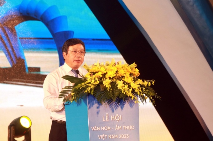 Thứ trưởng Bộ Văn hóa - Thể thao và Du lịch Đoàn Văn Việt phát biểu khai mạc lễ hội 