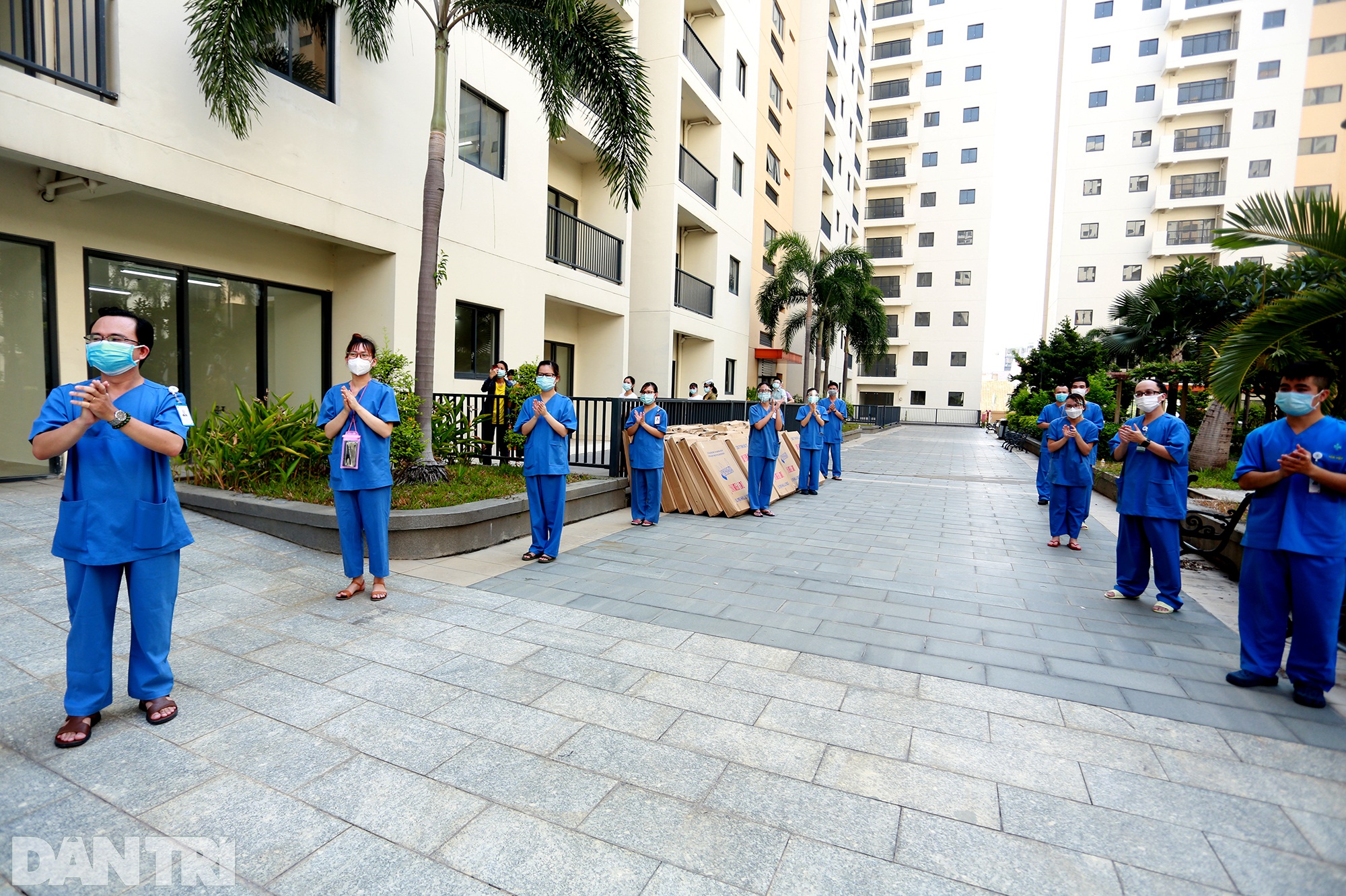 Thủ tướng Phạm Minh Chính thị sát bệnh viện dã chiến 16.000 giường ở TPHCM - 8 Thủ tướng Phạm Minh Chính thị sát bệnh viện dã chiến 16.000 giường ở TPHCM - 8