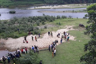 Để lại xe đạp điện, nam sinh lớp 8 nhảy cầu tự tử