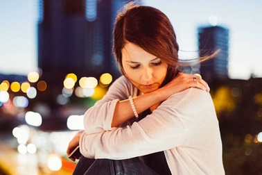 Muốn sinh con với người tình trẻ nhưng tôi vẫn lo ngại khoảng cách tuổi tác