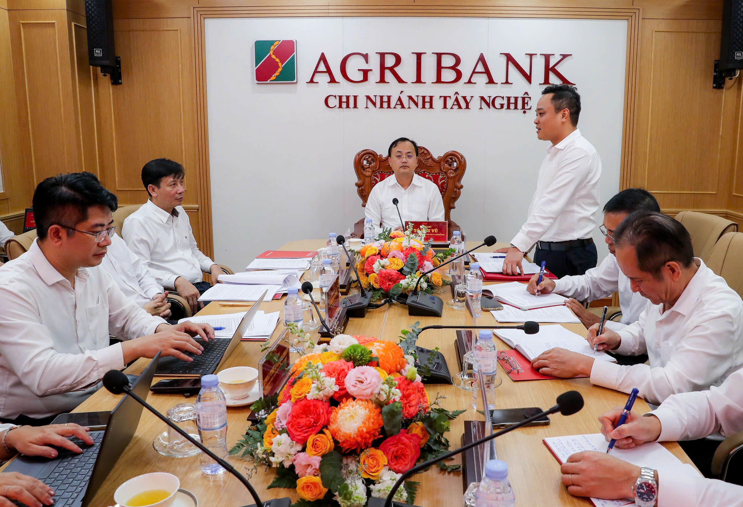 Agribank góp phần khắc phục hậu quả bão lũ tại Nghệ An - 1