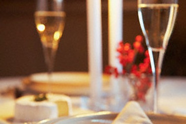 "Anh sẽ về sớm, dù em không trả lương cho anh"