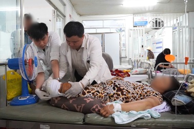 Từ đóng góp của ông Đinh Văn Nơi, nữ bệnh nhân bán vé số được cứu sống