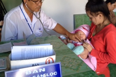 Bí quyết "kéo" y tế cơ sở đến gần với dân của một bác sĩ làng