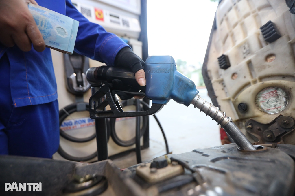 Giá xăng sẽ được điều chỉnh ngay nếu tăng 15% hoặc giảm 10% - 1 Giá xăng sẽ được điều chỉnh ngay nếu tăng 15% hoặc giảm 10% - 1