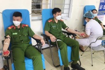 11 chiến sĩ công an hiến máu cứu bệnh nhân suy tim hậu Covid-19