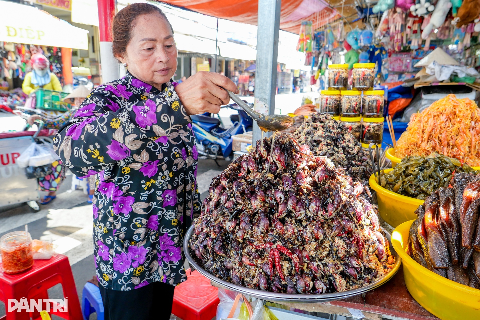 Khu chợ được ví như vương quốc mắm, bán đặc sản mùa nước nổi rẻ bèo - 5 Khu chợ được ví như vương quốc mắm, bán đặc sản mùa nước nổi rẻ bèo - 5