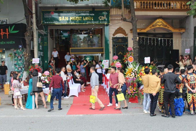 Tưng bừng Khai trương chi nhánh Trưng bày và giới thiệu sản phẩm sâm Ngọc Linh tại TP. Ninh Bình - Ảnh 5. Tưng bừng Khai trương chi nhánh Trưng bày và giới thiệu sản phẩm sâm Ngọc Linh tại TP. Ninh Bình - Ảnh 5.