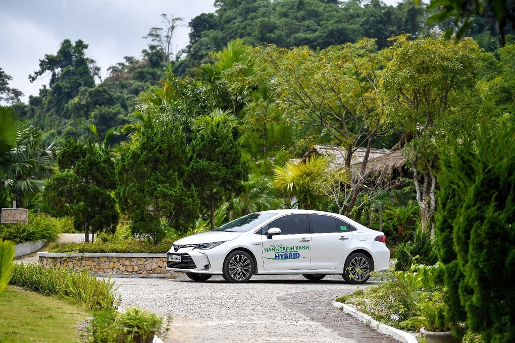 Khách Việt chia sẻ lợi ích khi mua phiên bản Toyota Hybrid - 3 Khách Việt chia sẻ lợi ích khi mua phiên bản Toyota Hybrid - 3