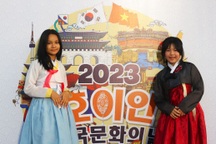 Du khách thích thú với những điệu nhảy Kpop ấn tượng ở phố cổ Hội An