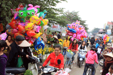 Hương vị Tết và sắc màu Xuân qua phiên chợ cuối  năm