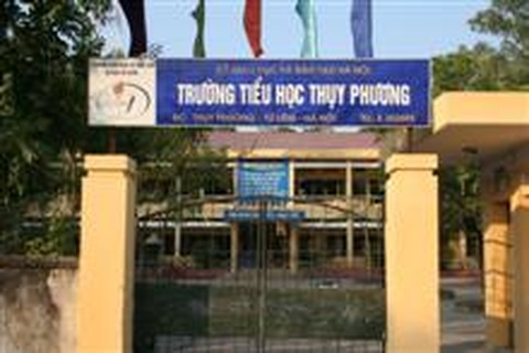 Cô giáo cho học sinh lớp 5 đánh học sinh lớp 2?